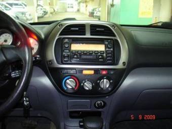 2002 Toyota RAV4 Wallpapers