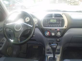 2002 Toyota RAV4 Photos