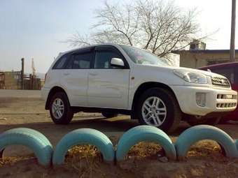 2003 Toyota RAV4 Photos