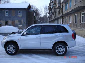 2003 Toyota RAV4 Photos