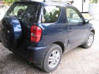 2003 Toyota RAV4 Pics