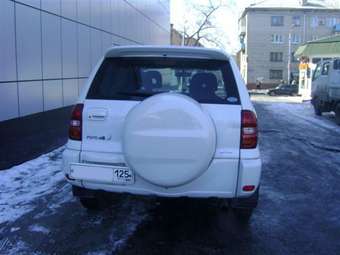 2003 Toyota RAV4 Pictures