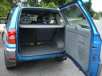 2003 Toyota RAV4 Pics