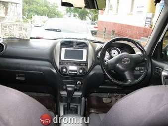 2003 Toyota RAV4 Photos