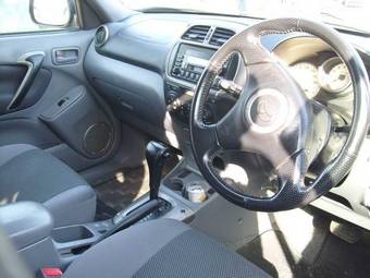 2003 Toyota RAV4 Photos