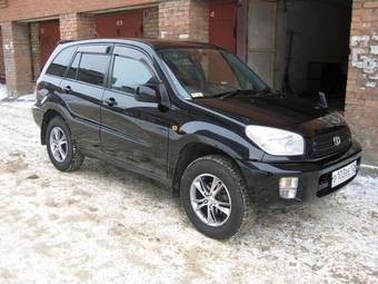 2003 Toyota RAV4 Photos