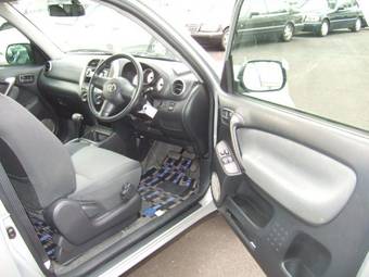 2003 Toyota RAV4 Photos