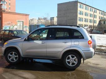 2003 Toyota RAV4 Photos