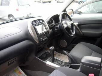 2003 Toyota RAV4 Photos