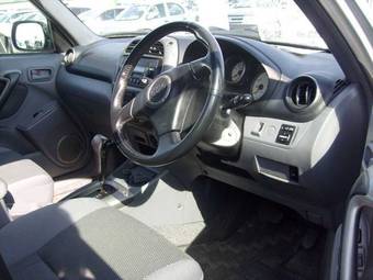 2003 Toyota RAV4 Photos