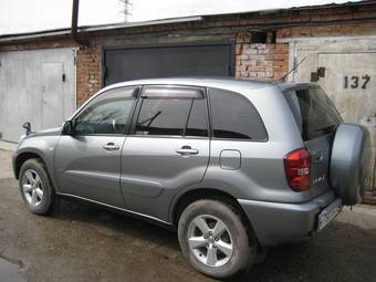2003 Toyota RAV4 Photos