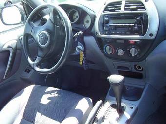 2003 Toyota RAV4 Images