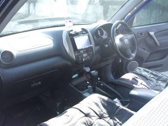 2003 Toyota RAV4 Photos