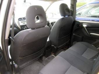 2003 Toyota RAV4 Photos