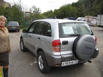 2003 Toyota RAV4 Photos