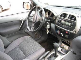2003 Toyota RAV4 Photos