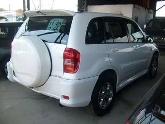 2003 Toyota RAV4 Photos