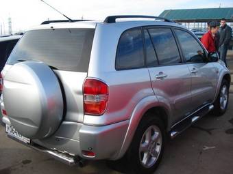 2003 Toyota RAV4 Photos