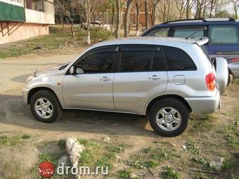 2003 Toyota RAV4 Photos