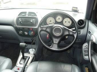 2003 Toyota RAV4 Photos