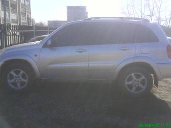2003 Toyota RAV4 Photos