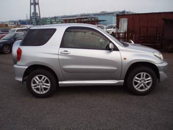 2003 Toyota RAV4 Photos