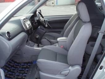 2003 Toyota RAV4 Pictures