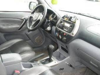 2003 Toyota RAV4 Photos