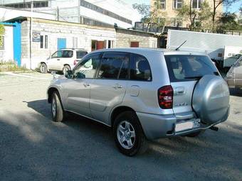 2003 Toyota RAV4 Pictures