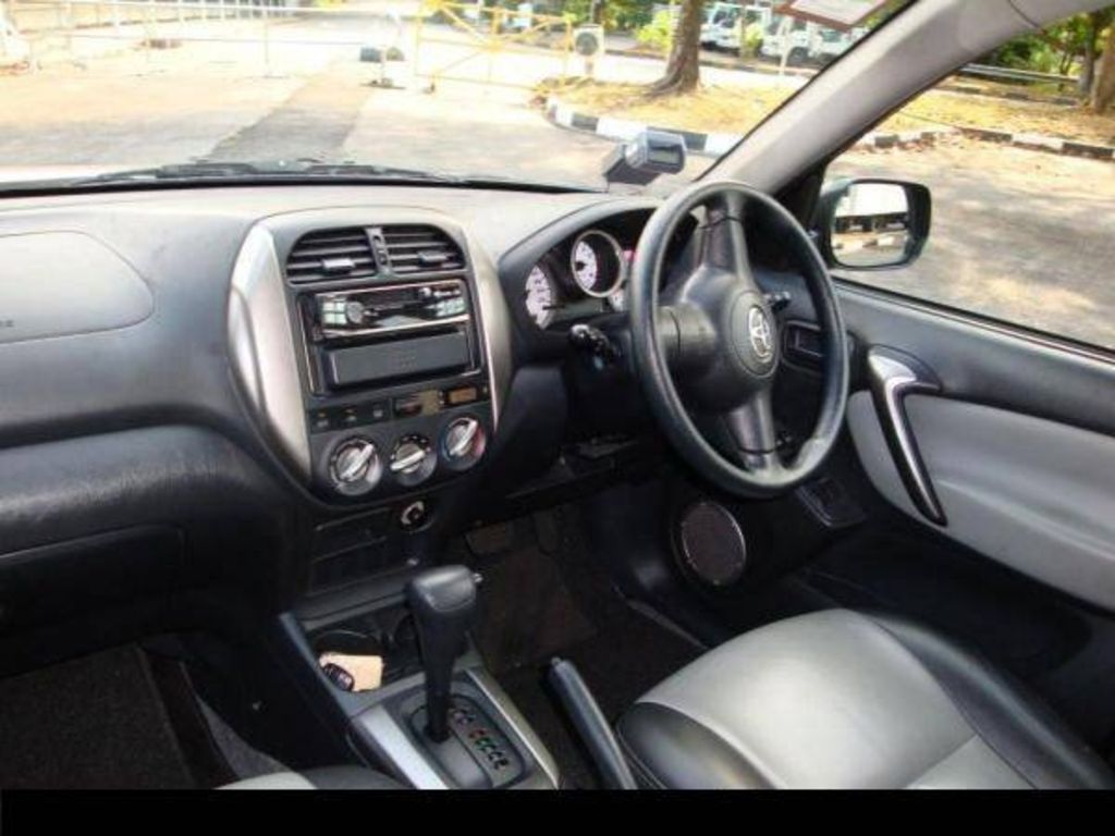 2004 Toyota RAV4