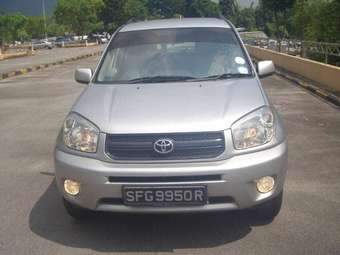 2004 Toyota RAV4 Pictures
