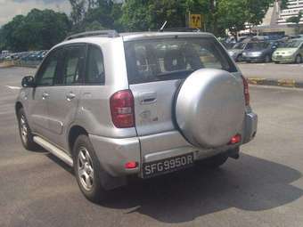 2004 Toyota RAV4 Photos