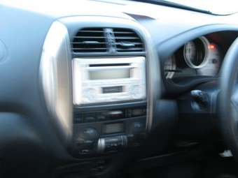 2004 Toyota RAV4 Pics