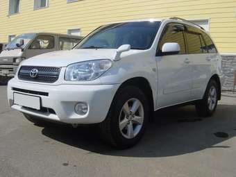 2004 Toyota RAV4 Photos