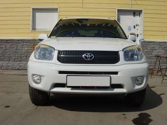 2004 Toyota RAV4 Photos