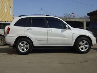 2004 Toyota RAV4 Photos