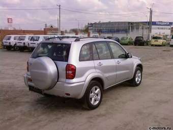 2004 Toyota RAV4 Images