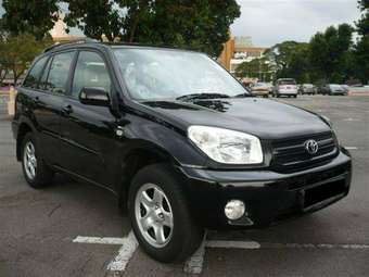 2004 Toyota RAV4 Images