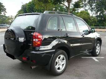 2004 Toyota RAV4 Photos