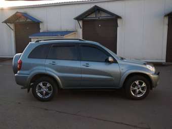 2004 Toyota RAV4 Pictures