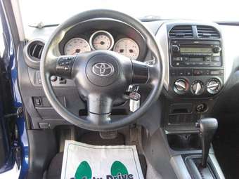 2004 Toyota RAV4 Photos