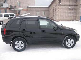 2004 Toyota RAV4 Pics