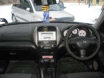 2004 Toyota RAV4 Photos