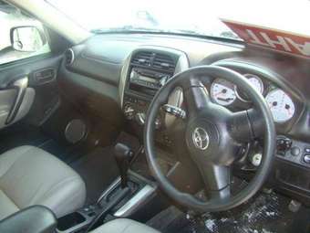 2004 Toyota RAV4 Pictures