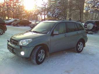 2004 Toyota RAV4 Photos