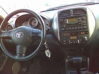 2004 Toyota RAV4 Photos