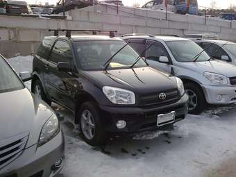 2004 Toyota RAV4 Photos