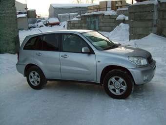 2004 Toyota RAV4 Pictures
