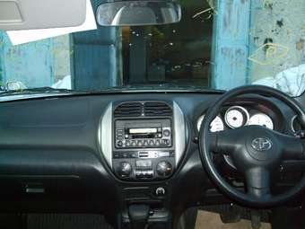 2004 Toyota RAV4 Photos