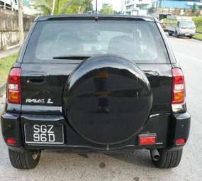 2004 Toyota RAV4 Images